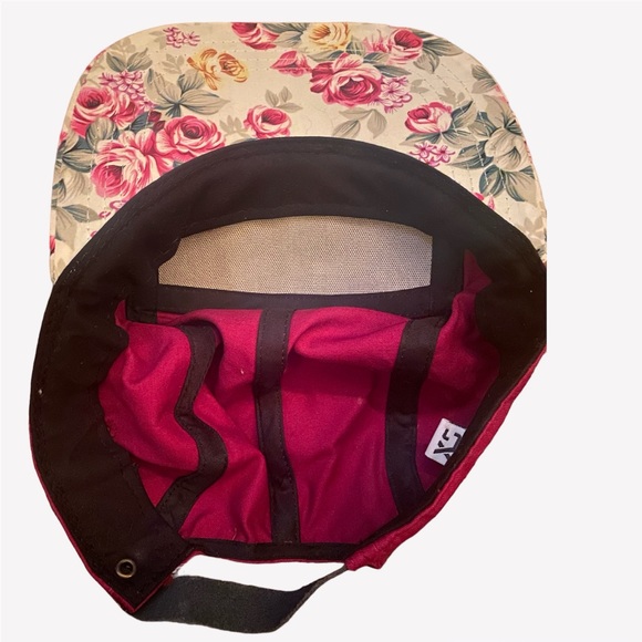 FLORAL 5 PANEL TWO TONE HAT LEATHER ADJUSTABLE STRAP BY XS UNIFIED - Picture 2 of 3